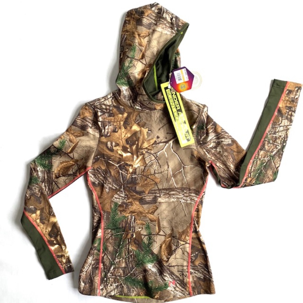 Under Armour Camo Hooded Pullover (NWT)